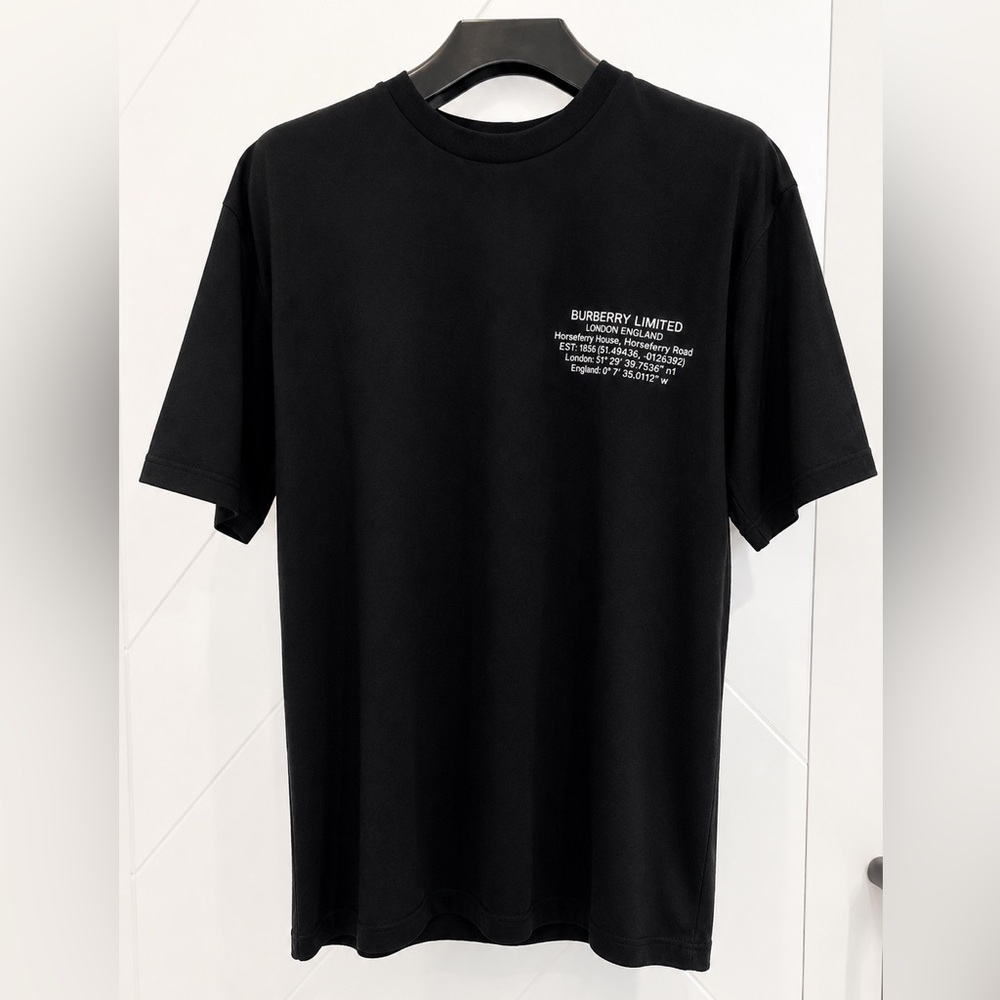 100% authentic BURBERRY XS Logo-Print Location Tee T-Shirt Black Sold Out $479